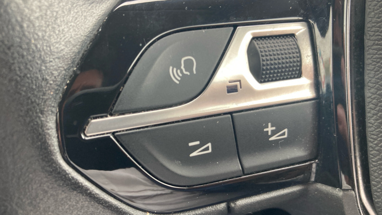 Peugeot 208 1.2 PureTech 100 Allure 5dr Petrol Hatchback